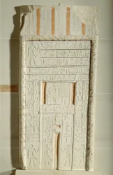Falsk dør af Sheshi, ca. 2300-2200 f.Kr. (malet kalksten)